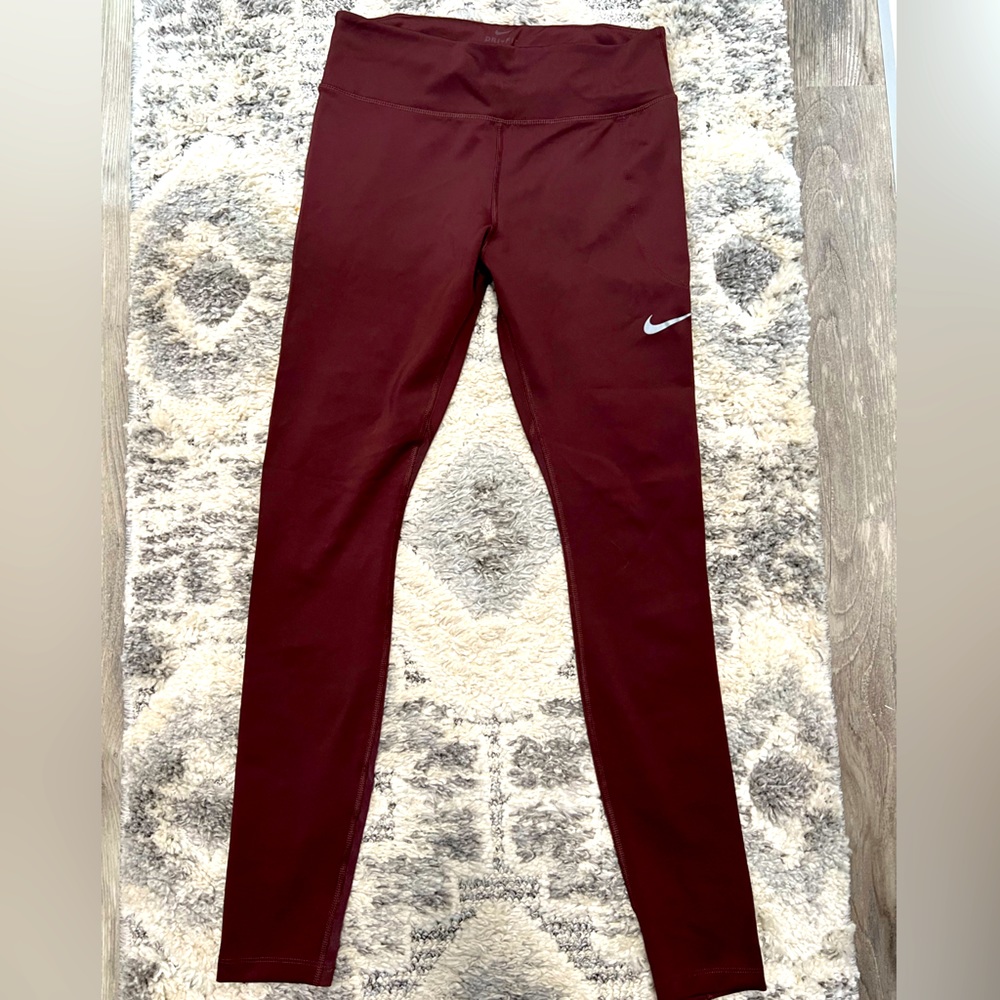 Woman’s Nike drifit tights